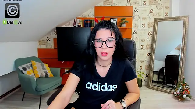 Snapshot of EmillyTaylor chatting on December 2024 07:37:02 AM EmillyTaylor online show from December 2024 07:37:02 AM