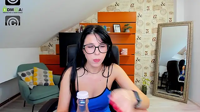 Snapshot of EmillyTaylor chatting on January 2025 07:13:02 AM EmillyTaylor online show from January 2025 07:13:02 AM