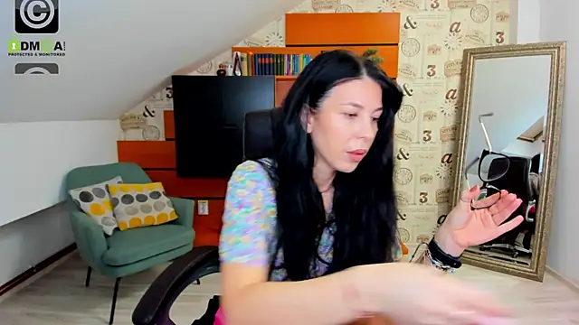 Snapshot of EmillyTaylor chatting on January 2025 04:21:01 AM EmillyTaylor online show from January 2025 04:21:01 AM