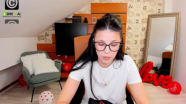 Snapshot of EmillyTaylor chatting on March 2025 10:52:01 AM EmillyTaylor online show from March 2025 10:52:01 AM