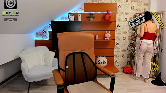 Snapshot of EmillyTaylor chatting on October 2025 04:38:01 AM EmillyTaylor online show from October 2025 04:38:01 AM