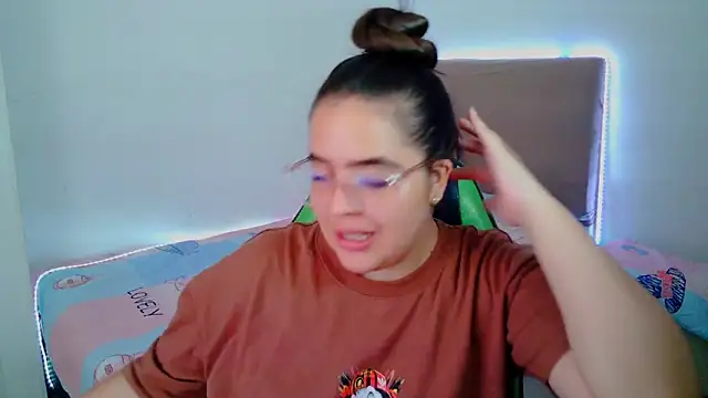 Snapshot of _alicia_z chatting on February 2025 07:49:01 PM alicia z online show from February 2025 07:49:01 PM