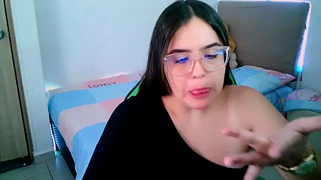 Snapshot of _alicia_z chatting on February 2025 05:39:02 PM alicia z online show from February 2025 05:39:02 PM