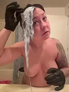 Snapshot of ImpressYouDaily chatting on December 2025 11:56:02 PM ImpressYouDaily online show from December 2025 11:56:02 PM