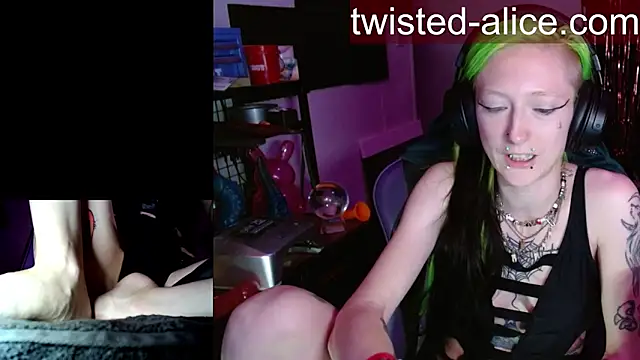 alicewonder09 online show from May 2026 03:55:02 AM
