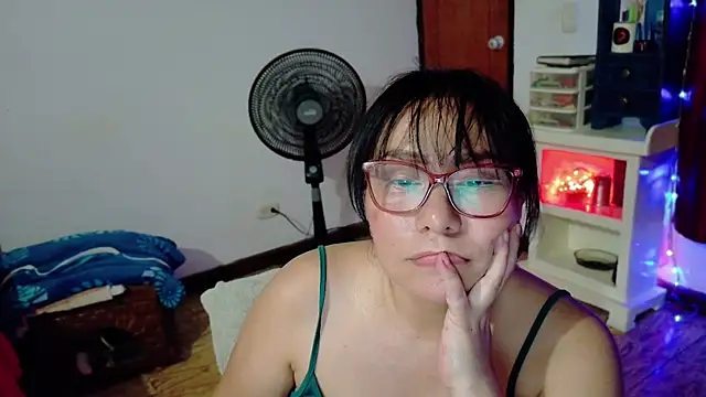 Snapshot of hottplay chatting on January 2025 08:51:02 PM hottplay online show from January 2025 08:51:02 PM