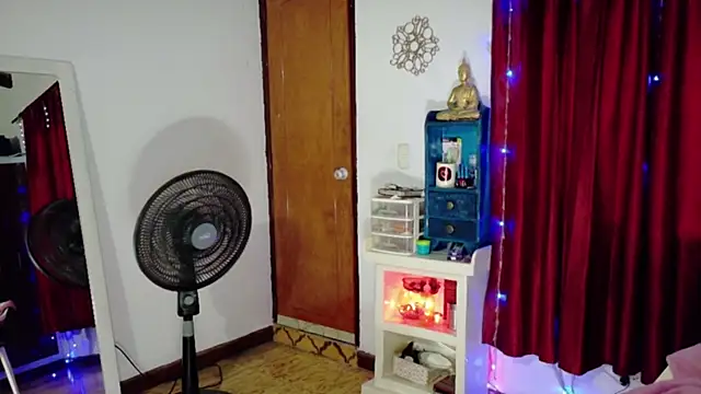 Snapshot of hottplay chatting on January 2025 03:40:01 PM hottplay online show from January 2025 03:40:01 PM