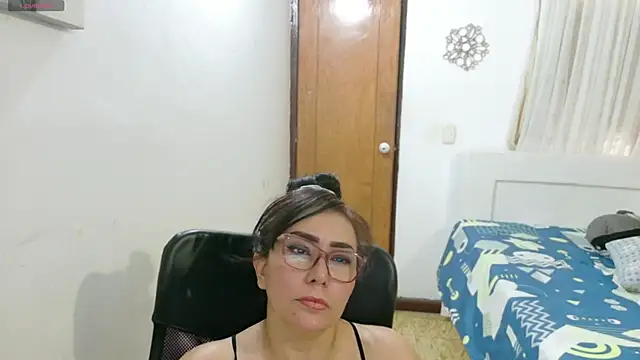 Snapshot of hottplay chatting on November 2025 09:26:02 PM hottplay online show from November 2025 09:26:02 PM