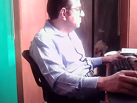 Snapshot of FernandoReuterG chatting on October 2025 03:02:02 PM FernandoReuterG online show from October 2025 03:02:02 PM