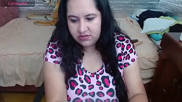 EMILY-NESSA online show from April 2026 01:33:02 PM