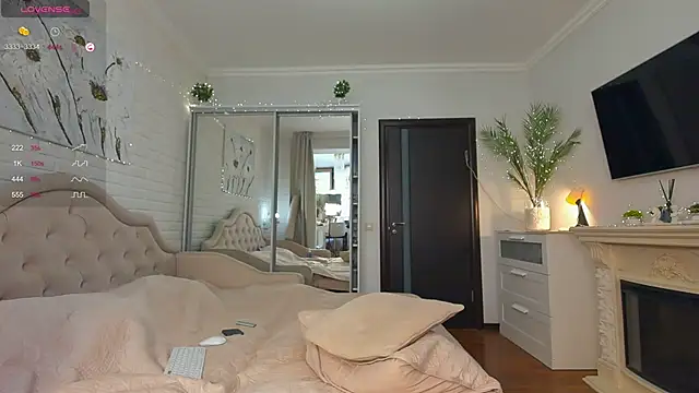 Snapshot of Oh_Julie chatting on February 2025 09:55:01 AM Oh Julie online show from February 2025 09:55:01 AM