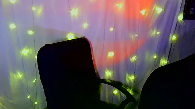 Snapshot of Victoria_Marks chatting on November 2025 11:37:01 PM Victoria Marks online show from November 2025 11:37:01 PM