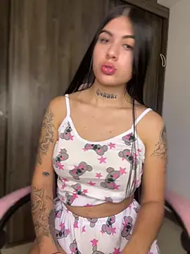 Snapshot of Sarasanders_4 chatting on January 2025 03:12:01 AM Sarasanders 4 online show from January 2025 03:12:01 AM