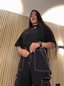 Snapshot of Sarasanders_4 chatting on November 2025 04:33:02 AM Sarasanders 4 online show from November 2025 04:33:02 AM