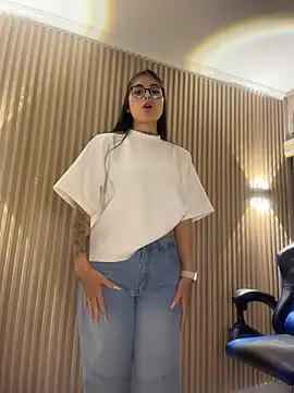 Snapshot of Sarasanders_4 chatting on February 2026 04:43:01 AM Sarasanders 4 online show from February 2026 04:43:01 AM