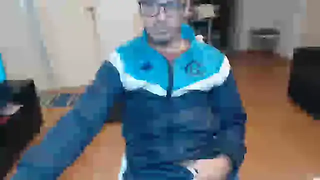 Snapshot of guachin_hunk chatting on June 2026 09:50:02 PM guachin hunk online show from June 2026 09:50:02 PM