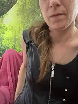 Snapshot of LadyChantale chatting on January 2025 08:58:01 AM LadyChantale online show from January 2025 08:58:01 AM