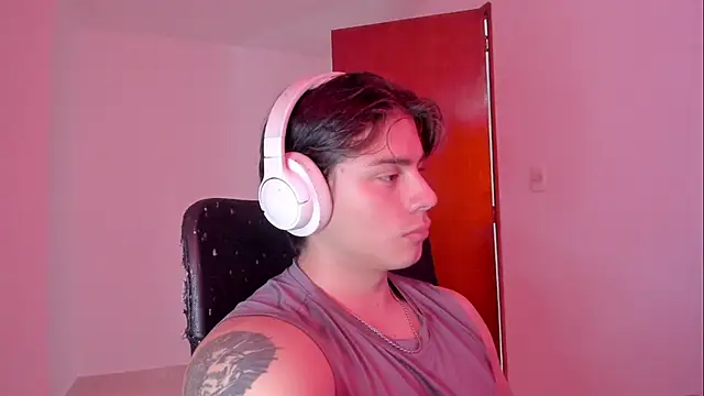 Giordano Russo online show from November 2025 08:54:01 PM