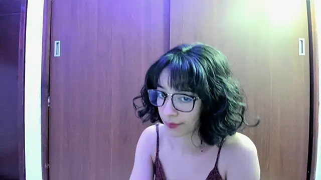 Snapshot of _Lunnaa_ chatting on December 2024 03:43:01 AM Lunnaa online show from December 2024 03:43:01 AM