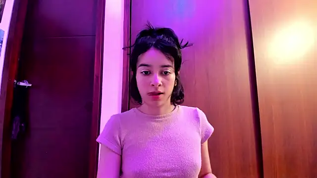 Snapshot of _Lunnaa_ chatting on December 2024 05:25:01 AM Lunnaa online show from December 2024 05:25:01 AM