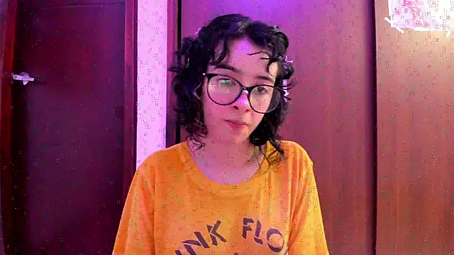 Snapshot of _Lunnaa_ chatting on November 2025 11:38:02 PM Lunnaa online show from November 2025 11:38:02 PM