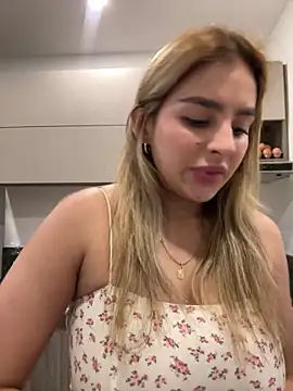 Snapshot of oriana_zoeee chatting on January 2025 12:03:01 AM oriana zoeee online show from January 2025 12:03:01 AM