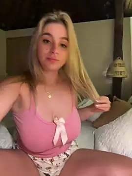 Snapshot of oriana_zoeee chatting on March 2025 06:05:02 AM oriana zoeee online show from March 2025 06:05:02 AM