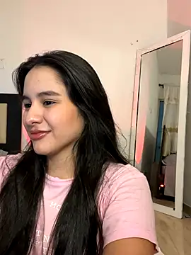 Snapshot of Mavie_roses chatting on January 2026 12:35:01 AM Mavie roses online show from January 2026 12:35:01 AM
