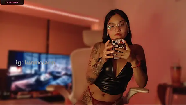 Snapshot of LunaXuan chatting on January 2025 05:40:01 AM LunaXuan online show from January 2025 05:40:01 AM