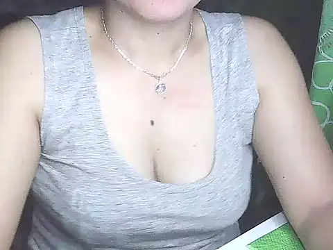 Snapshot of lovely_samxxx24 chatting on January 2025 10:28:02 PM lovely samxxx24 online show from January 2025 10:28:02 PM