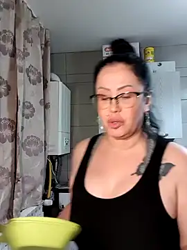 x  KHALEESI  x online show from January 2025 08:00:01 PM