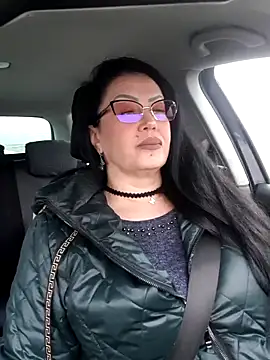 x  KHALEESI  x online show from December 2025 07:27:02 AM