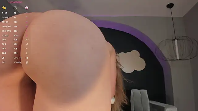 Snapshot of NiaHolland chatting on December 2024 05:00:01 PM NiaHolland online show from December 2024 05:00:01 PM