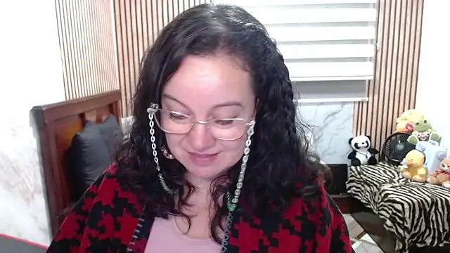 Sonialorens  online show from April 2026 03:38:02 PM