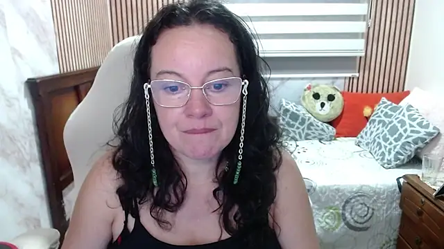 Sonialorens  online show from May 2026 05:32:02 PM