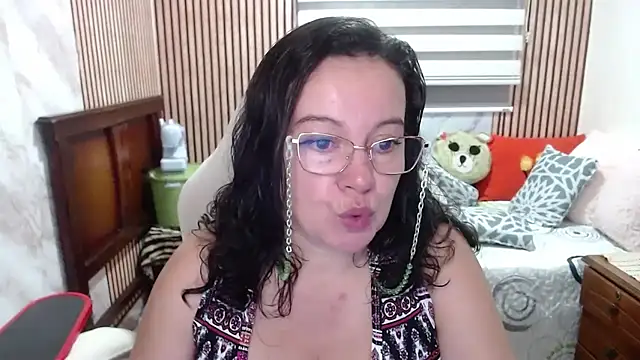 Sonialorens  online show from May 2026 04:12:01 PM