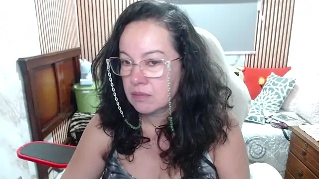 Sonialorens  online show from May 2026 12:54:02 PM