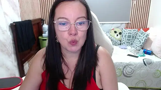 Sonialorens  online show from May 2026 05:20:01 PM