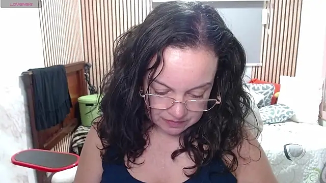 Sonialorens  online show from May 2026 09:53:02 PM