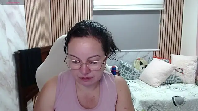 Sonialorens  online show from May 2026 04:13:01 PM