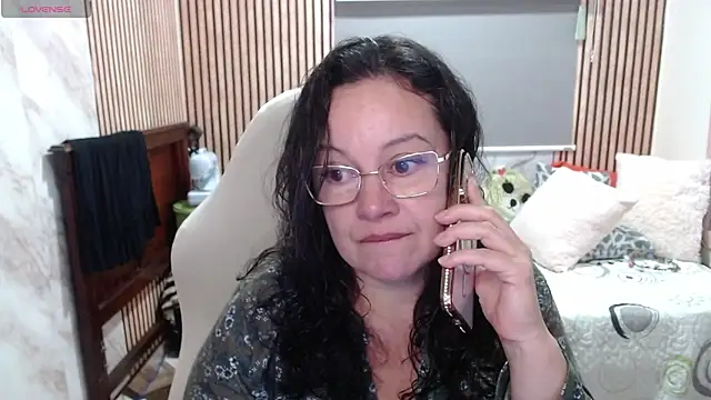 Sonialorens  online show from May 2026 04:03:01 PM