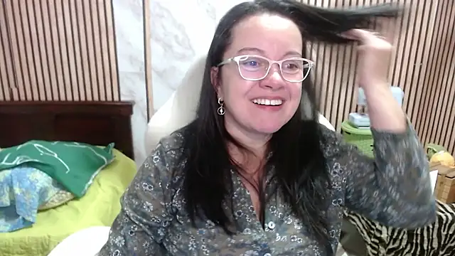 Sonialorens  online show from June 2026 09:41:01 PM