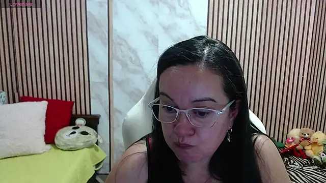 Sonialorens  online show from July 2026 10:08:02 PM
