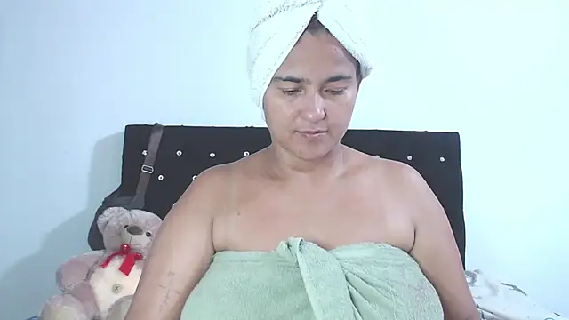 Snapshot of isabella_dirty69 chatting on April 2026 05:35:01 PM isabella dirty69 online show from April 2026 05:35:01 PM