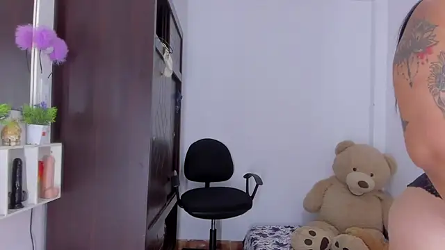 Snapshot of Emma_lean chatting on October 2025 12:34:02 PM Emma lean online show from October 2025 12:34:02 PM