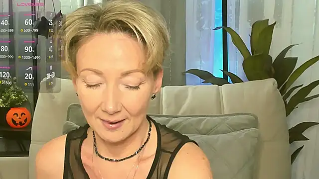 AkexandraFix online show from October 2025 01:12:01 PM