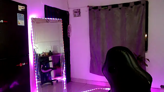 Snapshot of Ariana_girlhots chatting on January 2025 05:54:02 AM Ariana girlhots online show from January 2025 05:54:02 AM