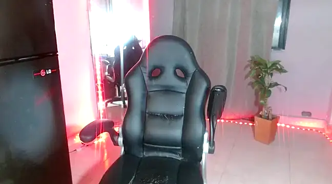 Snapshot of Ariana_girlhots chatting on February 2025 05:45:01 AM Ariana girlhots online show from February 2025 05:45:01 AM