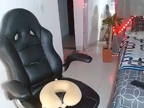 Snapshot of Ariana_girlhots chatting on March 2025 03:11:01 AM Ariana girlhots online show from March 2025 03:11:01 AM