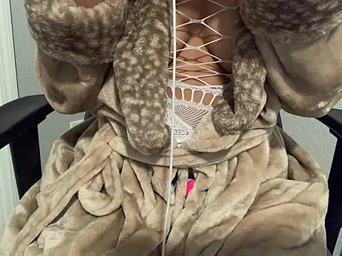 Snapshot of RylHoneyy chatting on January 2025 01:56:02 AM RylHoneyy online show from January 2025 01:56:02 AM